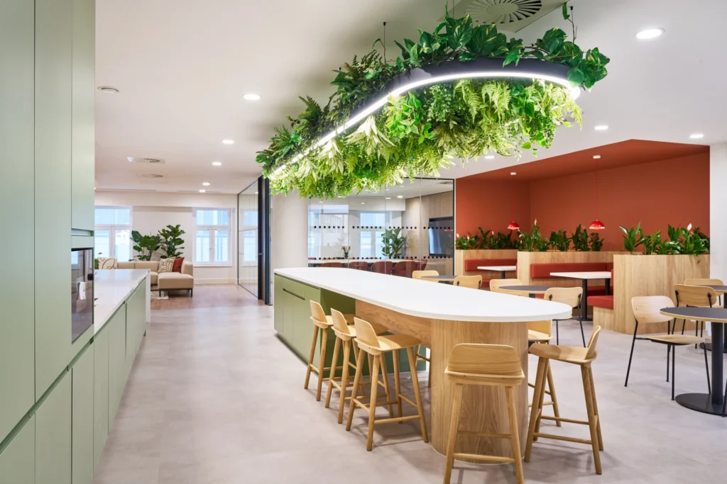 Home: Ambit7 Bishopsgate floor 4 biophilic teapoint